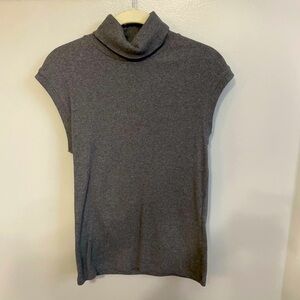 Banana Republic Sleevele Turtleneck. Small